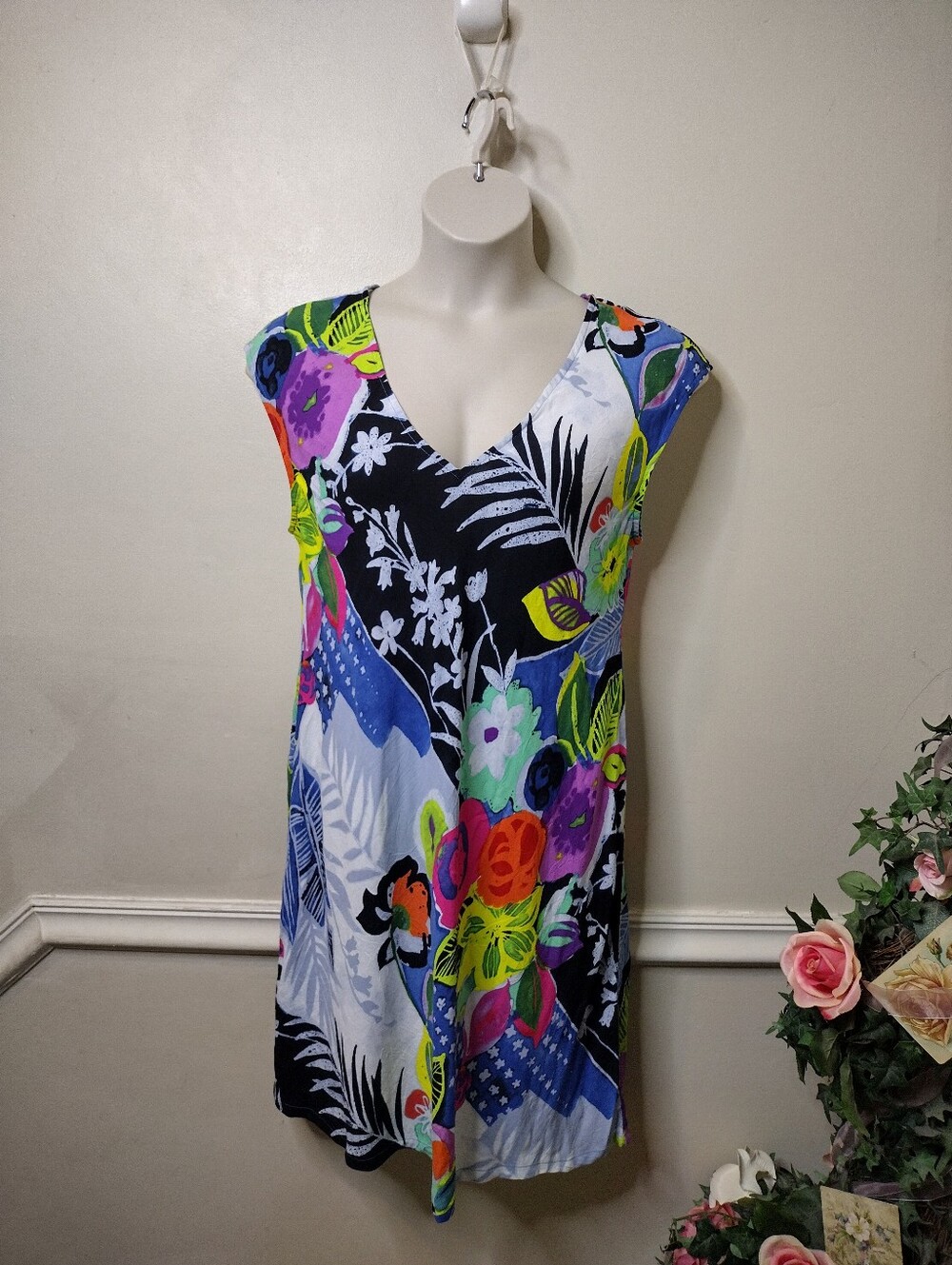 Jams World Tropical Love Multicolored Floral V-Neck Shift Dress Made In Hawaii